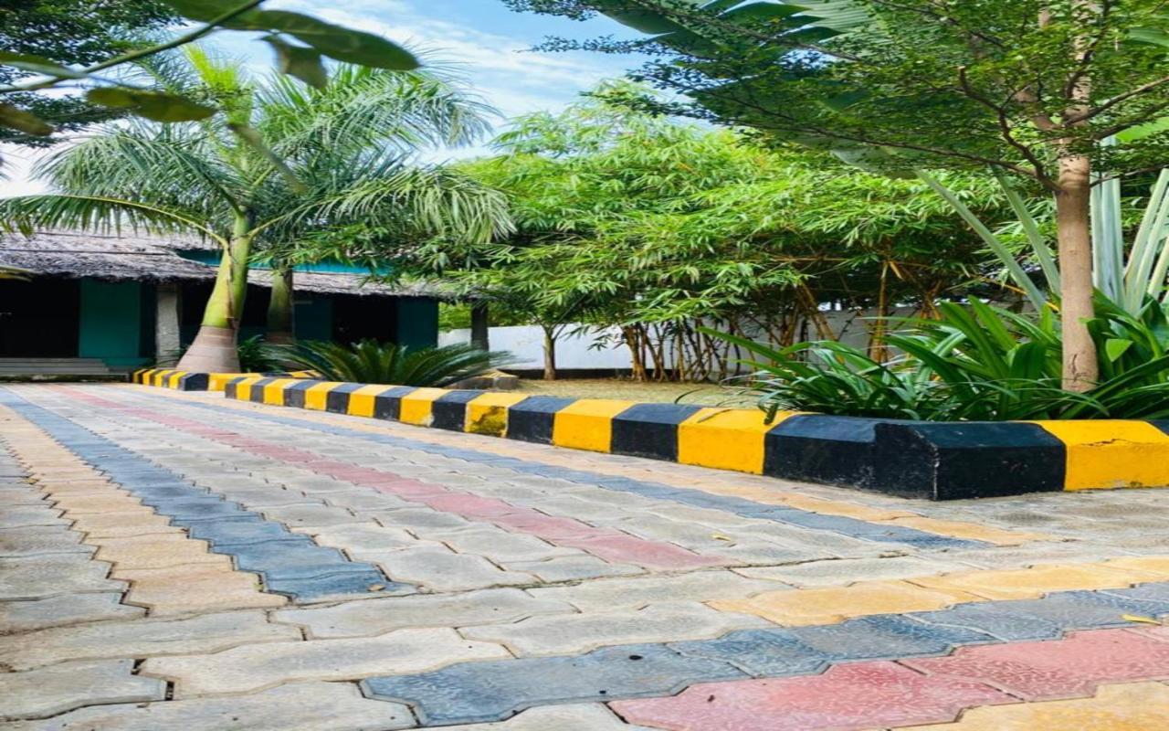 Hotel Megha Resort Хампи Экстерьер фото